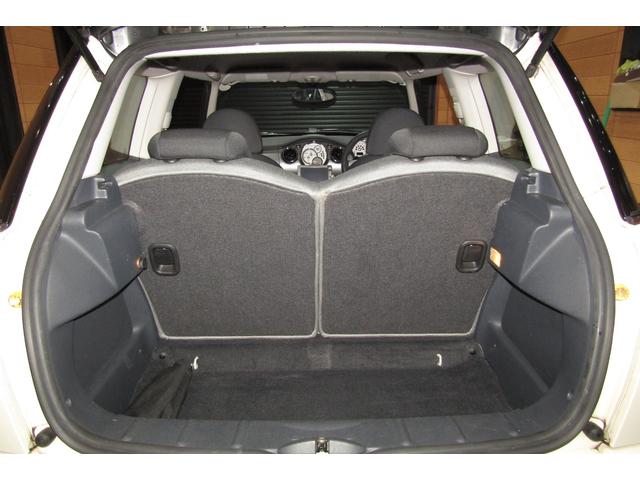 ＭＩＮＩ クーパーＳ　Ｒ５３後期　６速ＭＴ　ＪＣＷエアロダイナミックパッケージ（フルエアロ）　天張り張替済み　ヘッドライトレンズ磨き＆クリア塗装済　クランクプーリー交換　ブラック１７ＡＷ　ＥＴＣ　コクピットクロノパッケージ（17枚目）