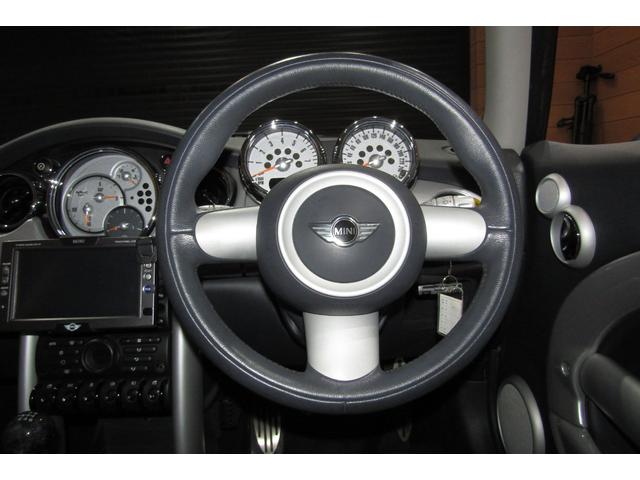 ＭＩＮＩ クーパーＳ　Ｒ５３後期　６速ＭＴ　ＪＣＷエアロダイナミックパッケージ（フルエアロ）　天張り張替済み　ヘッドライトレンズ磨き＆クリア塗装済　クランクプーリー交換　ブラック１７ＡＷ　ＥＴＣ　コクピットクロノパッケージ（20枚目）