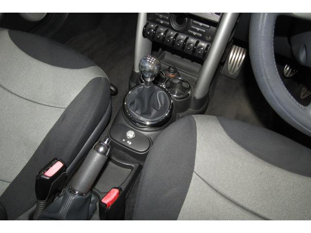 ＭＩＮＩ クーパーＳ　Ｒ５３後期　６速ＭＴ　ＪＣＷエアロダイナミックパッケージ（フルエアロ）　天張り張替済み　ヘッドライトレンズ磨き＆クリア塗装済　クランクプーリー交換　ブラック１７ＡＷ　ＥＴＣ　コクピットクロノパッケージ（21枚目）