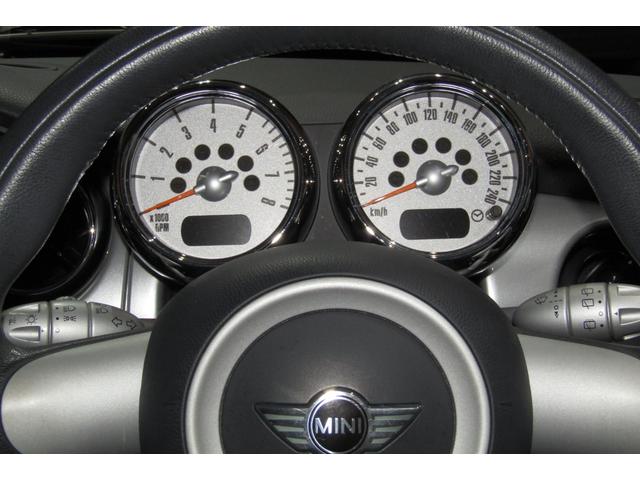 ＭＩＮＩ クーパーＳ　Ｒ５３後期　６速ＭＴ　ＪＣＷエアロダイナミックパッケージ（フルエアロ）　天張り張替済み　ヘッドライトレンズ磨き＆クリア塗装済　クランクプーリー交換　ブラック１７ＡＷ　ＥＴＣ　コクピットクロノパッケージ（23枚目）
