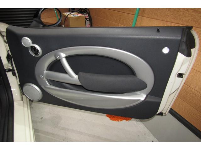 ＭＩＮＩ クーパーＳ　Ｒ５３後期　６速ＭＴ　ＪＣＷエアロダイナミックパッケージ（フルエアロ）　天張り張替済み　ヘッドライトレンズ磨き＆クリア塗装済　クランクプーリー交換　ブラック１７ＡＷ　ＥＴＣ　コクピットクロノパッケージ（52枚目）