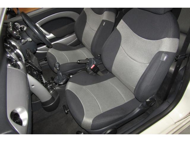 ＭＩＮＩ クーパーＳ　Ｒ５３後期　６速ＭＴ　ＪＣＷエアロダイナミックパッケージ（フルエアロ）　天張り張替済み　ヘッドライトレンズ磨き＆クリア塗装済　クランクプーリー交換　ブラック１７ＡＷ　ＥＴＣ　コクピットクロノパッケージ（54枚目）