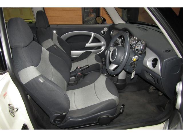 ＭＩＮＩ クーパーＳ　Ｒ５３後期　６速ＭＴ　ＪＣＷエアロダイナミックパッケージ（フルエアロ）　天張り張替済み　ヘッドライトレンズ磨き＆クリア塗装済　クランクプーリー交換　ブラック１７ＡＷ　ＥＴＣ　コクピットクロノパッケージ（55枚目）