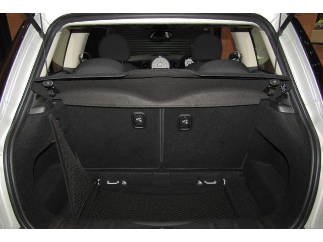 MINI クーパーS R56最終後期型 1オーナー車 禁煙車 カーポート保管車 インナーブラックヘッドライト ナビ フルセグTV バックカメラ ETC 消耗部品交換実施後ご納車 クロームラインインテリア&エクステリア(16枚目)