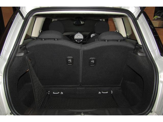 MINI クーパーS R56最終後期型 1オーナー車 禁煙車 カーポート保管車 インナーブラックヘッドライト ナビ フルセグTV バックカメラ ETC 消耗部品交換実施後ご納車 クロームラインインテリア&エクステリア(17枚目)