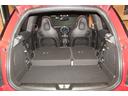 リアシートを倒せば、広く使用できるラケッジスペース。