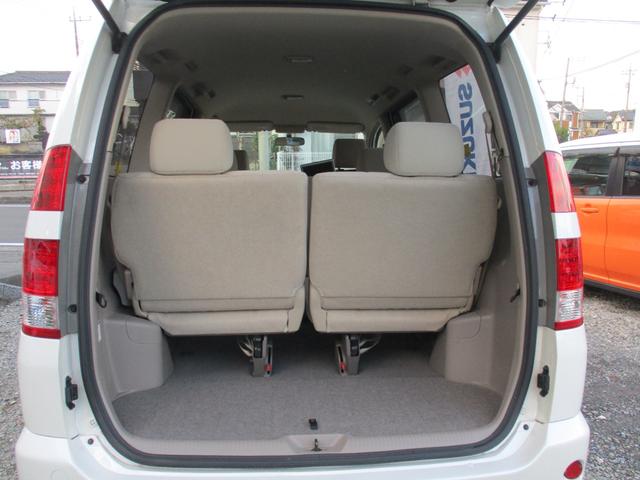 エスティマ、エルグランド、ＶＯＸＹ、ノア、セレナ、ステップワゴンなど経済的な２５００ＣＣ以下のミニバンを中心に展示しております（＾＿−）−☆