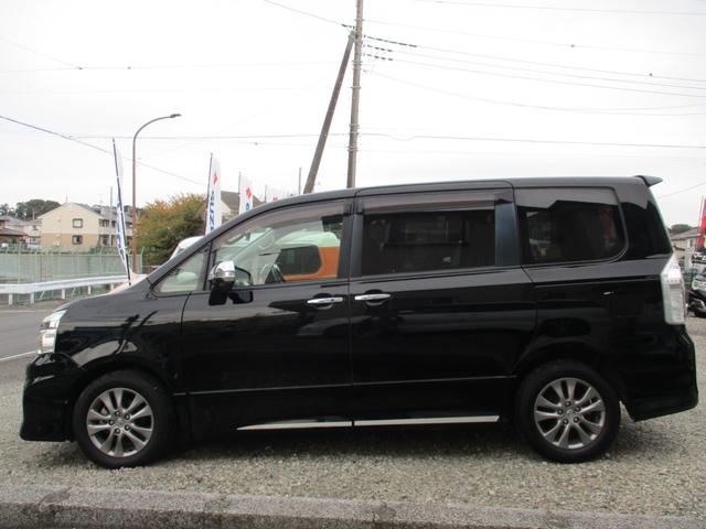 ヴォクシー ZS 煌Z 後期型 タイヤ4本新品 両側パワースライドドア 8インチナビ TV DVD再生可 Bluetooth バックカメラ ETC HID 1オーナー タイミングチェーン 7人乗り オートライト(7枚目)