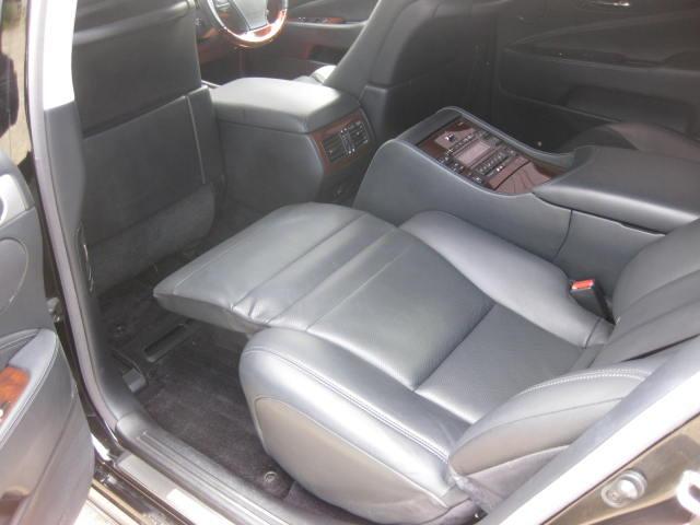 ＬＳ ＬＳ６００ｈＬ　エグゼクティブパッケージ　４ＷＤ　ハイブリッド　４人乗り　本革　マークレビンソン　リアエンターテイメント　検８年３月　純正ナビ　地デジ　Ｂカメラ　ＥＴＣ　社外エアロ　カールソン２１アルミ　プリクラッシュセーフティ　マッサージ（46枚目）
