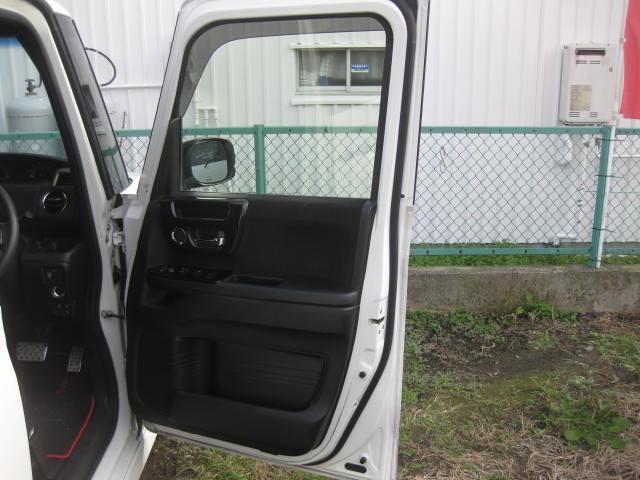 N-BOXカスタム G・Lホンダセンシング 純正ナビ 地デジ DVD CD Bカメラ ETC USB 左パワスラ プッシュスタート スマートキー 純正アルミ(19枚目)