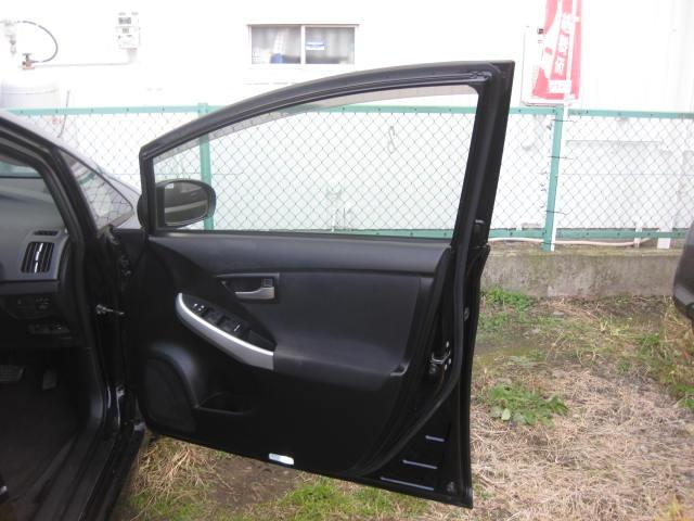 プリウス Ｓ　後期　検８年９月　純正ナビ　地デジ　ＤＶＤ　ＣＤ　ＢＴ　Ｂカメラ　ＥＴＣ　プッシュスタート（18枚目）