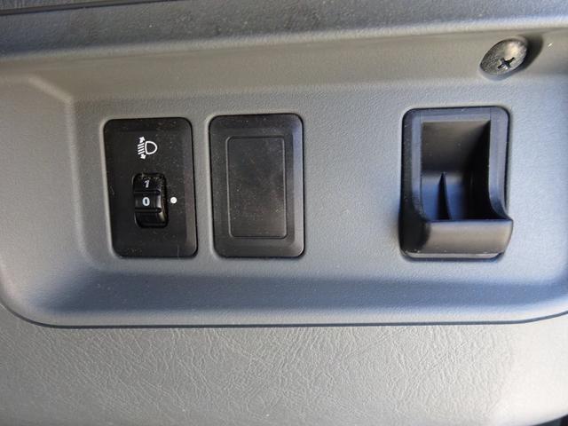 DX 5MT車 社外CDデッキ AUX付 両側スライドドア 集中ドアロック ヘッドライトレベライザー サイドドアバイザー パワーステアリング WSRSエアバック エアコン 取説(25枚目)