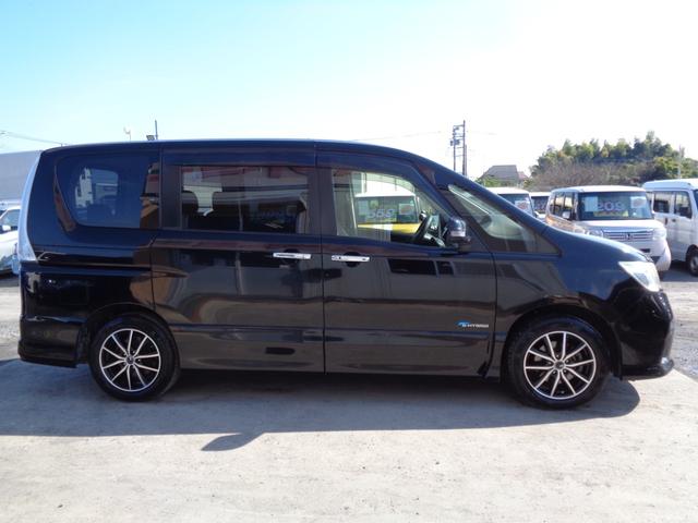 セレナ ハイウェイスター　Ｓ－ハイブリッド　メモリーナビ　ＣＤ　ＤＶＤ　ＳＤ　ＡＵＸ　ＵＳＢ　フルセグＴＶ　ブルートゥース　バックカメラ　フリップダウンモニター　ビルトインＥＴＣ　左パワースライド　ＨＩＤオートヘッドライト　フォグライト（11枚目）