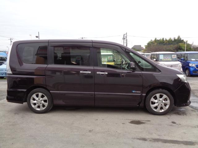 セレナ ハイウェイスター　Ｓ－ハイブリッド　メモリーナビ　ＣＤ　ＤＶＤ　ＳＤ　ＡＵＸ　フルセグＴＶ　ブルートゥース　バックカメラ　左パワースライドドア　クルーズコントロール　革ハンドル　純正１６インチアルミ　オートライト　フォグライト　雹害（11枚目）