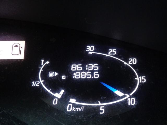 セレナ ハイウェイスター　Ｓ－ハイブリッド　メモリーナビ　ＣＤ　ＤＶＤ　ＳＤ　ＡＵＸ　フルセグＴＶ　ブルートゥース　バックカメラ　左パワースライドドア　クルーズコントロール　革ハンドル　純正１６インチアルミ　オートライト　フォグライト　雹害（22枚目）