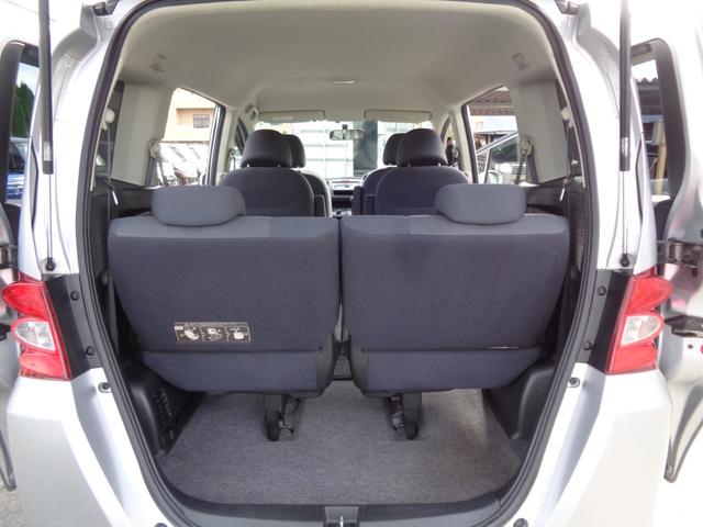 フリード Ｇ　ギャザズＡＵＸ対応ＣＤデッキ　ＥＴＣ　両側スライドドア　プライバシーガラス　ドアバイザー　ヘッドライトレベライザー　電格ドアミラー　７人乗り（30枚目）