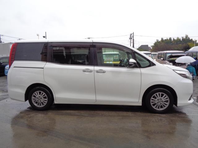 エスクァイア Ｘｉ　メモリーナビ　ＣＤ　ＤＶＤ　ＳＤ　フルセグＴＶ　ブルートゥース　バックカメラ　ビルトインＥＴＣ　両側パワースライドドア　ＬＥＤオートヘッドライト　フォグライト　純正１５インチアルミ　７人乗（11枚目）