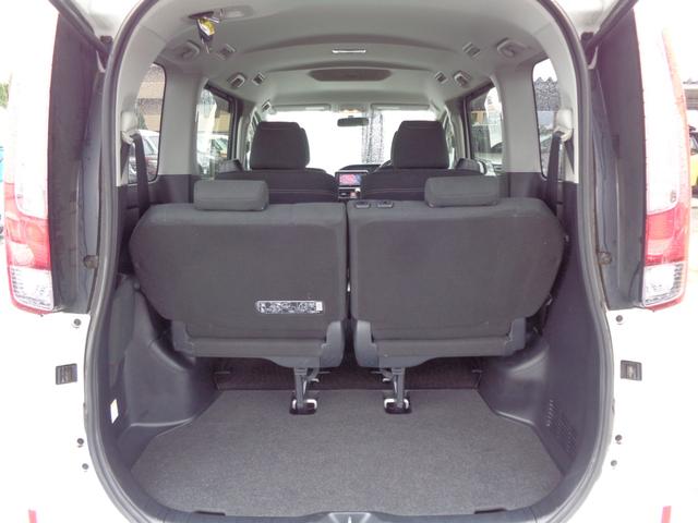 エスクァイア Ｘｉ　メモリーナビ　ＣＤ　ＤＶＤ　ＳＤ　フルセグＴＶ　ブルートゥース　バックカメラ　ビルトインＥＴＣ　両側パワースライドドア　ＬＥＤオートヘッドライト　フォグライト　純正１５インチアルミ　７人乗（18枚目）