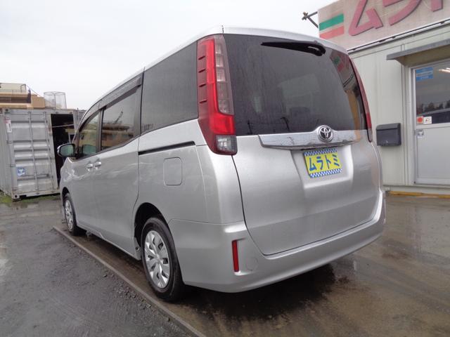 ノア Ｘ　メモリーナビ　ＣＤ　ＡＵＸ　ＳＤ　地デジＴＶ　ブルートゥース　バックカメラ　ビルトインＥＴＣ　ＬＥＤオートヘッドライト　左パワースライドドア　オートエアコン　キーレスキー　ドアバイザー　７人乗（8枚目）