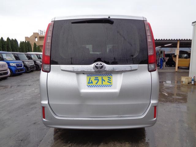 ノア Ｘ　メモリーナビ　ＣＤ　ＡＵＸ　ＳＤ　地デジＴＶ　ブルートゥース　バックカメラ　ビルトインＥＴＣ　ＬＥＤオートヘッドライト　左パワースライドドア　オートエアコン　キーレスキー　ドアバイザー　７人乗（9枚目）