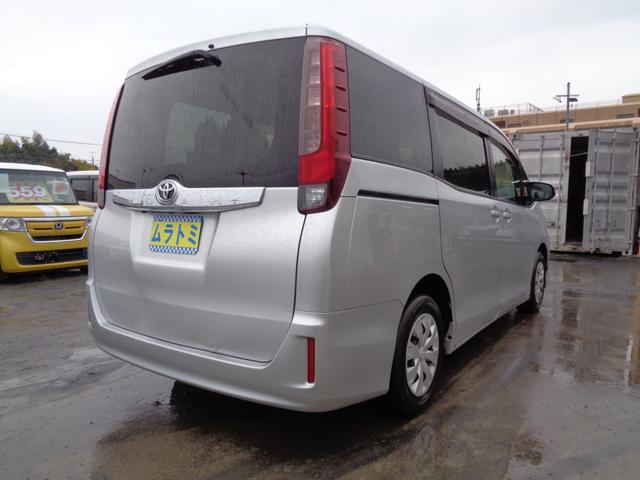 ノア Ｘ　メモリーナビ　ＣＤ　ＡＵＸ　ＳＤ　地デジＴＶ　ブルートゥース　バックカメラ　ビルトインＥＴＣ　ＬＥＤオートヘッドライト　左パワースライドドア　オートエアコン　キーレスキー　ドアバイザー　７人乗（10枚目）