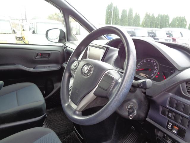 ノア Ｘ　メモリーナビ　ＣＤ　ＡＵＸ　ＳＤ　地デジＴＶ　ブルートゥース　バックカメラ　ビルトインＥＴＣ　ＬＥＤオートヘッドライト　左パワースライドドア　オートエアコン　キーレスキー　ドアバイザー　７人乗（14枚目）