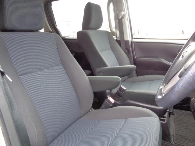 ノア Ｘ　メモリーナビ　ＣＤ　ＡＵＸ　ＳＤ　地デジＴＶ　ブルートゥース　バックカメラ　ビルトインＥＴＣ　ＬＥＤオートヘッドライト　左パワースライドドア　オートエアコン　キーレスキー　ドアバイザー　７人乗（15枚目）