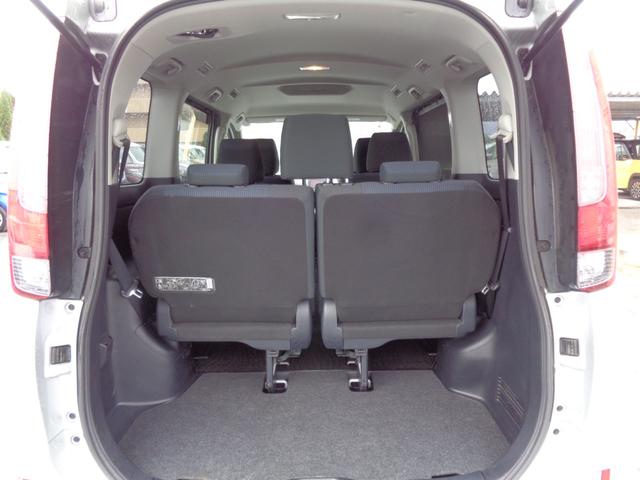 ノア Ｘ　メモリーナビ　ＣＤ　ＡＵＸ　ＳＤ　地デジＴＶ　ブルートゥース　バックカメラ　ビルトインＥＴＣ　ＬＥＤオートヘッドライト　左パワースライドドア　オートエアコン　キーレスキー　ドアバイザー　７人乗（18枚目）
