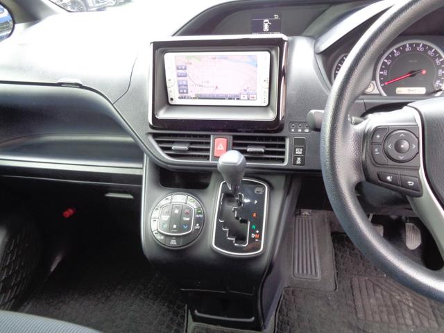 ノア Ｘ　メモリーナビ　ＣＤ　ＡＵＸ　ＳＤ　地デジＴＶ　ブルートゥース　バックカメラ　ビルトインＥＴＣ　ＬＥＤオートヘッドライト　左パワースライドドア　オートエアコン　キーレスキー　ドアバイザー　７人乗（19枚目）