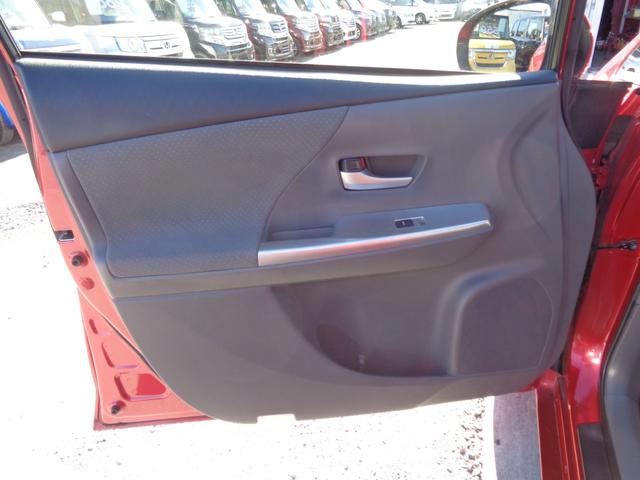 プリウスアルファ Ｓ　メモリーナビ　ＣＤ　ＤＶＤ　ＳＤ　ＡＵＸ　ＵＳＢ　フルセグ　ブルートゥース　バックカメラ　ビルトインＥＴＣ　オートライト　フォグライト　純正１６インチＡＷ　オートエアコン　革ハンドル　ステアリモコン（68枚目）