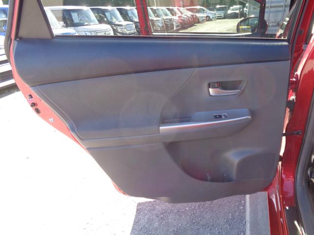 プリウスアルファ Ｓ　メモリーナビ　ＣＤ　ＤＶＤ　ＳＤ　ＡＵＸ　ＵＳＢ　フルセグ　ブルートゥース　バックカメラ　ビルトインＥＴＣ　オートライト　フォグライト　純正１６インチＡＷ　オートエアコン　革ハンドル　ステアリモコン（69枚目）