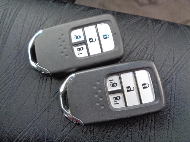 オデッセイ アブソルート・ＥＸ　ＣＭＢＳブレーキサポート　メモリーナビ　ＣＤ　ＤＶＤ　ＨＤＭＩ　フルセグ　ブルートゥース　マルチビューカメラ　ビルトインＥＴＣ　ドラレコ　両側パワスラ　フリップダウンモニター　ハーフレザーシート（31枚目）