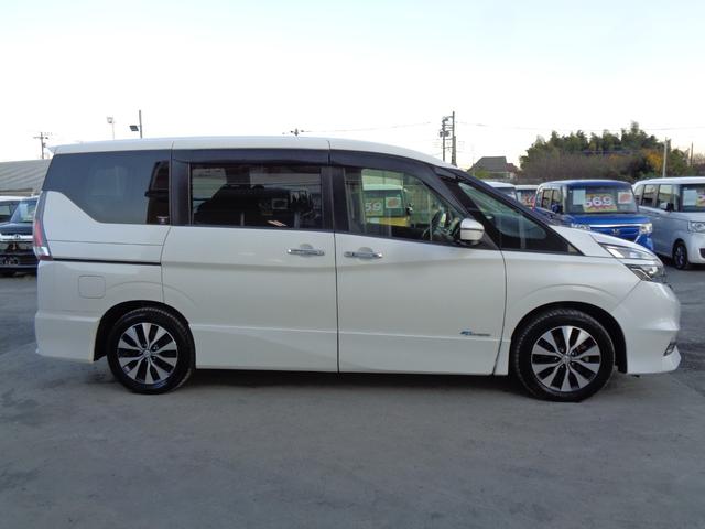 セレナ ハイウェイスター　エマージェンシーブレーキサポート　メモリーナビ　ＣＤ　ＤＶＤ　ブルーレイ　ＳＤ　ＡＵＸ　ＵＳＢ　フルセグ　ブルートゥース　アラウンドビューカメラ　両側パワースライド　ＬＥＤオートヘッドライト　フォグ（11枚目）