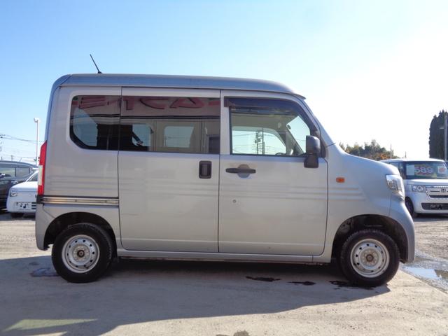 Ｎ－ＶＡＮ Ｇ　４ＷＤ　６速マニュアル車　ＡＭＦＭラジオ　キーレスキー　プライバシーガラス　ドアバイザー　ヘッドライトレベライザー　オートエアコン　両側スライドドア（12枚目）