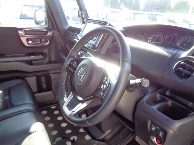 Ｎ－ＢＯＸカスタム Ｇ・Ｌターボホンダセンシング　ツートーンカラー　メモリーナビ　ＣＤ　ＤＶＤ　ＳＤ　フルセグ　ブルートゥース　バックカメラ　ビルトインＥＴＣ　ＬＥＤオートヘッドライト　ＬＥＤフォグ　両側パワースライド　ＬＫＡＳクルコン　ルーフ雹害（23枚目）