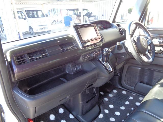 Ｎ－ＢＯＸカスタム Ｇ・Ｌターボホンダセンシング　ツートーンカラー　メモリーナビ　ＣＤ　ＤＶＤ　ＳＤ　フルセグ　ブルートゥース　バックカメラ　ビルトインＥＴＣ　ＬＥＤオートヘッドライト　ＬＥＤフォグ　両側パワースライド　ＬＫＡＳクルコン　ルーフ雹害（24枚目）