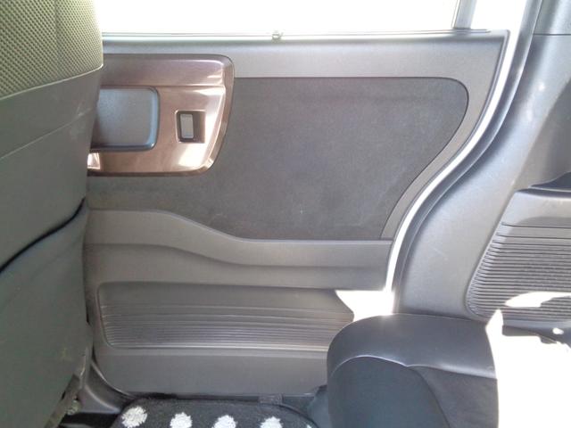 Ｎ－ＢＯＸカスタム Ｇ・Ｌターボホンダセンシング　ツートーンカラー　メモリーナビ　ＣＤ　ＤＶＤ　ＳＤ　フルセグ　ブルートゥース　バックカメラ　ビルトインＥＴＣ　ＬＥＤオートヘッドライト　ＬＥＤフォグ　両側パワースライド　ＬＫＡＳクルコン　ルーフ雹害（69枚目）