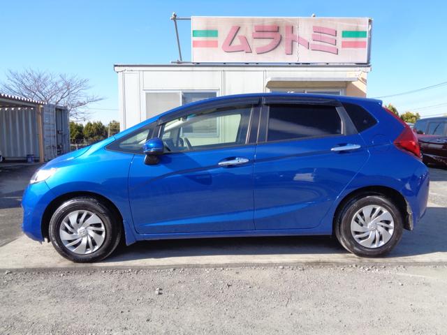 フィット １３Ｇ・Ｆパッケージ　５速マニュアル車　メモリーナビ　ＣＤ　ＤＶＤ　ＳＤ　地デジＴＶ　ブルートゥース　バックカメラ　ビルトインＥＴＣ　ドラレコ　ＬＥＤオートヘッドライト　ウィンカードアミラー　ドアバイザー　Ｐガラス（7枚目）