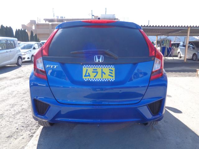 フィット １３Ｇ・Ｆパッケージ　５速マニュアル車　メモリーナビ　ＣＤ　ＤＶＤ　ＳＤ　地デジＴＶ　ブルートゥース　バックカメラ　ビルトインＥＴＣ　ドラレコ　ＬＥＤオートヘッドライト　ウィンカードアミラー　ドアバイザー　Ｐガラス（9枚目）