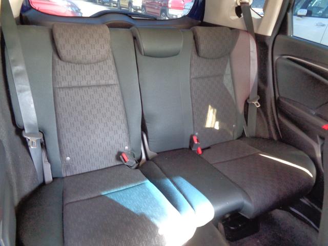 フィット １３Ｇ・Ｆパッケージ　５速マニュアル車　メモリーナビ　ＣＤ　ＤＶＤ　ＳＤ　地デジＴＶ　ブルートゥース　バックカメラ　ビルトインＥＴＣ　ドラレコ　ＬＥＤオートヘッドライト　ウィンカードアミラー　ドアバイザー　Ｐガラス（16枚目）