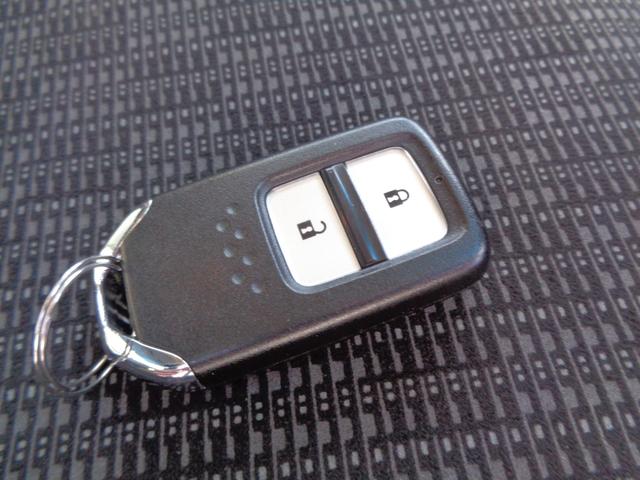 フィット １３Ｇ・Ｆパッケージ　５速マニュアル車　メモリーナビ　ＣＤ　ＤＶＤ　ＳＤ　地デジＴＶ　ブルートゥース　バックカメラ　ビルトインＥＴＣ　ドラレコ　ＬＥＤオートヘッドライト　ウィンカードアミラー　ドアバイザー　Ｐガラス（24枚目）