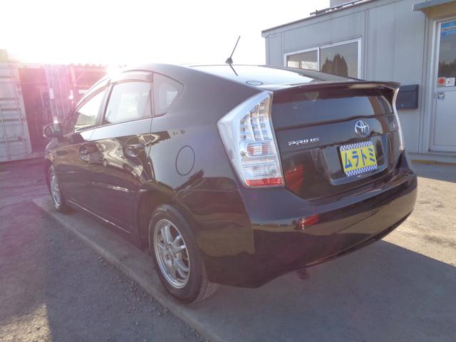 プリウス Ｌ　ＨＤＤナビ　ＣＤ　ＤＶＤ　ＭＳＶ　地デジＴＶ　ブルートゥース　バックカメラ　ビルトインＥＴＣ　純正１５インチアルミ　ウィンカードアミラー　ドアバイザー　スマートキー　オートエアコン　オートライト機能（8枚目）