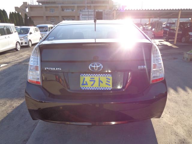 プリウス Ｌ　ＨＤＤナビ　ＣＤ　ＤＶＤ　ＭＳＶ　地デジＴＶ　ブルートゥース　バックカメラ　ビルトインＥＴＣ　純正１５インチアルミ　ウィンカードアミラー　ドアバイザー　スマートキー　オートエアコン　オートライト機能（9枚目）