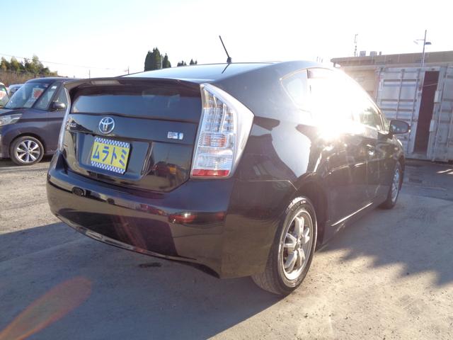 プリウス Ｌ　ＨＤＤナビ　ＣＤ　ＤＶＤ　ＭＳＶ　地デジＴＶ　ブルートゥース　バックカメラ　ビルトインＥＴＣ　純正１５インチアルミ　ウィンカードアミラー　ドアバイザー　スマートキー　オートエアコン　オートライト機能（10枚目）