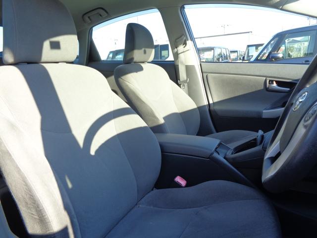 プリウス Ｌ　ＨＤＤナビ　ＣＤ　ＤＶＤ　ＭＳＶ　地デジＴＶ　ブルートゥース　バックカメラ　ビルトインＥＴＣ　純正１５インチアルミ　ウィンカードアミラー　ドアバイザー　スマートキー　オートエアコン　オートライト機能（15枚目）