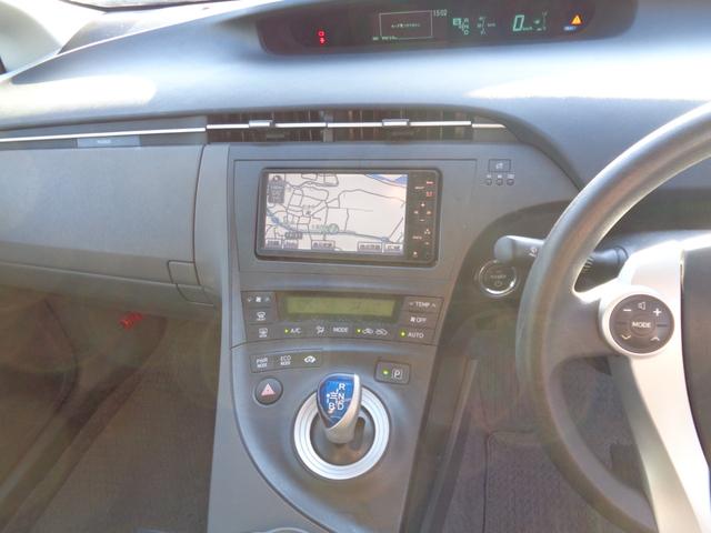 プリウス Ｌ　ＨＤＤナビ　ＣＤ　ＤＶＤ　ＭＳＶ　地デジＴＶ　ブルートゥース　バックカメラ　ビルトインＥＴＣ　純正１５インチアルミ　ウィンカードアミラー　ドアバイザー　スマートキー　オートエアコン　オートライト機能（19枚目）