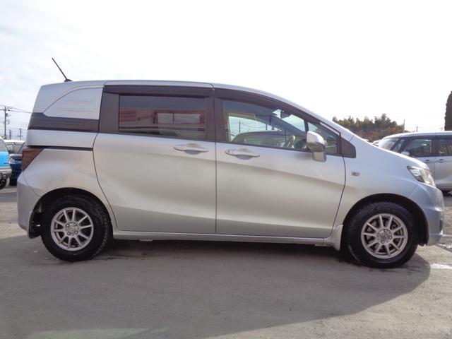 フリードスパイク G ジャストセレクション HDDナビ CD DVD MSV 地デジTV バックカメラ ビルトインETC HIDオートヘッドライト 社外14インチアルミ オートエアコン 両側スライドドア キーレスキー ドアバイザー 雹害(11枚目)