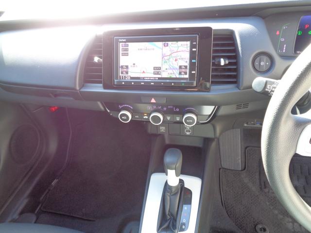 フィット ｅ：ＨＥＶベーシック　ホンダセンシング　メモリーナビ　ＣＤ　ＳＤ　ブルートゥース　バックカメラ　ビルトインＥＴＣ　ＬＥＤオートヘッドライト　パーキングサポート　前後クリアランスソナー　クルーズコントロール　オートエアコン（19枚目）