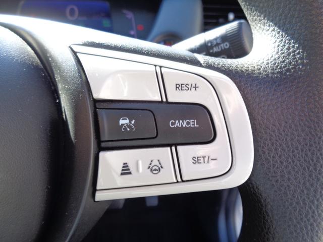 フィット ｅ：ＨＥＶベーシック　ホンダセンシング　メモリーナビ　ＣＤ　ＳＤ　ブルートゥース　バックカメラ　ビルトインＥＴＣ　ＬＥＤオートヘッドライト　パーキングサポート　前後クリアランスソナー　クルーズコントロール　オートエアコン（25枚目）