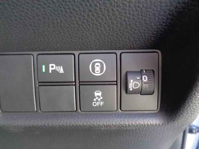 フィット ｅ：ＨＥＶベーシック　ホンダセンシング　メモリーナビ　ＣＤ　ＳＤ　ブルートゥース　バックカメラ　ビルトインＥＴＣ　ＬＥＤオートヘッドライト　パーキングサポート　前後クリアランスソナー　クルーズコントロール　オートエアコン（26枚目）